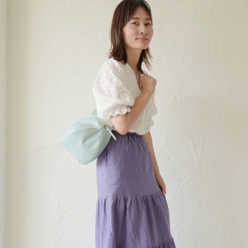 ころんとかわいい大人の丸いポーチもりのがっこう水色マカロンブルー