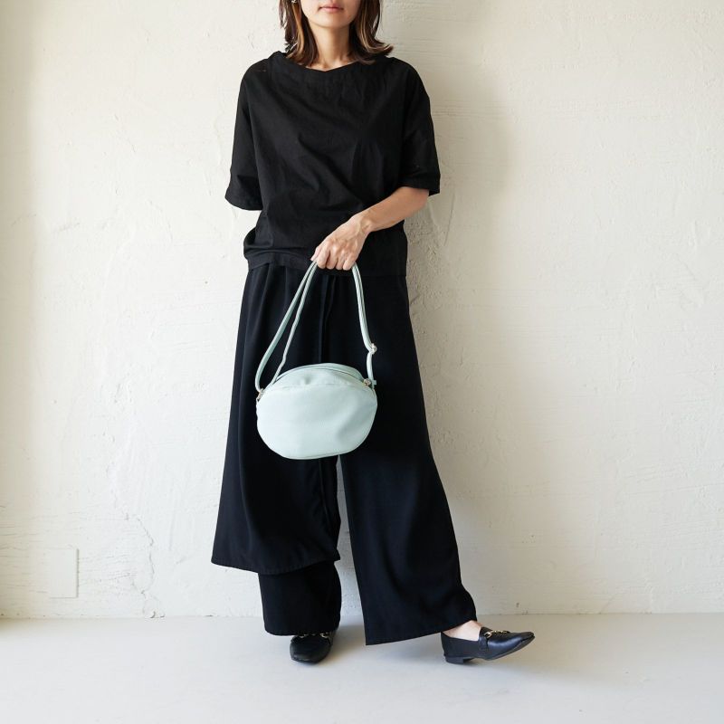 ころんとかわいい大人の丸いポーチもりのがっこう水色マカロンブルー