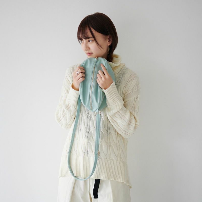 ころんとかわいい大人の丸いポーチもりのがっこう水色マカロンブルー