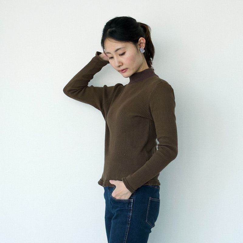 チクチクしない天然コットンニット茶タートルネック