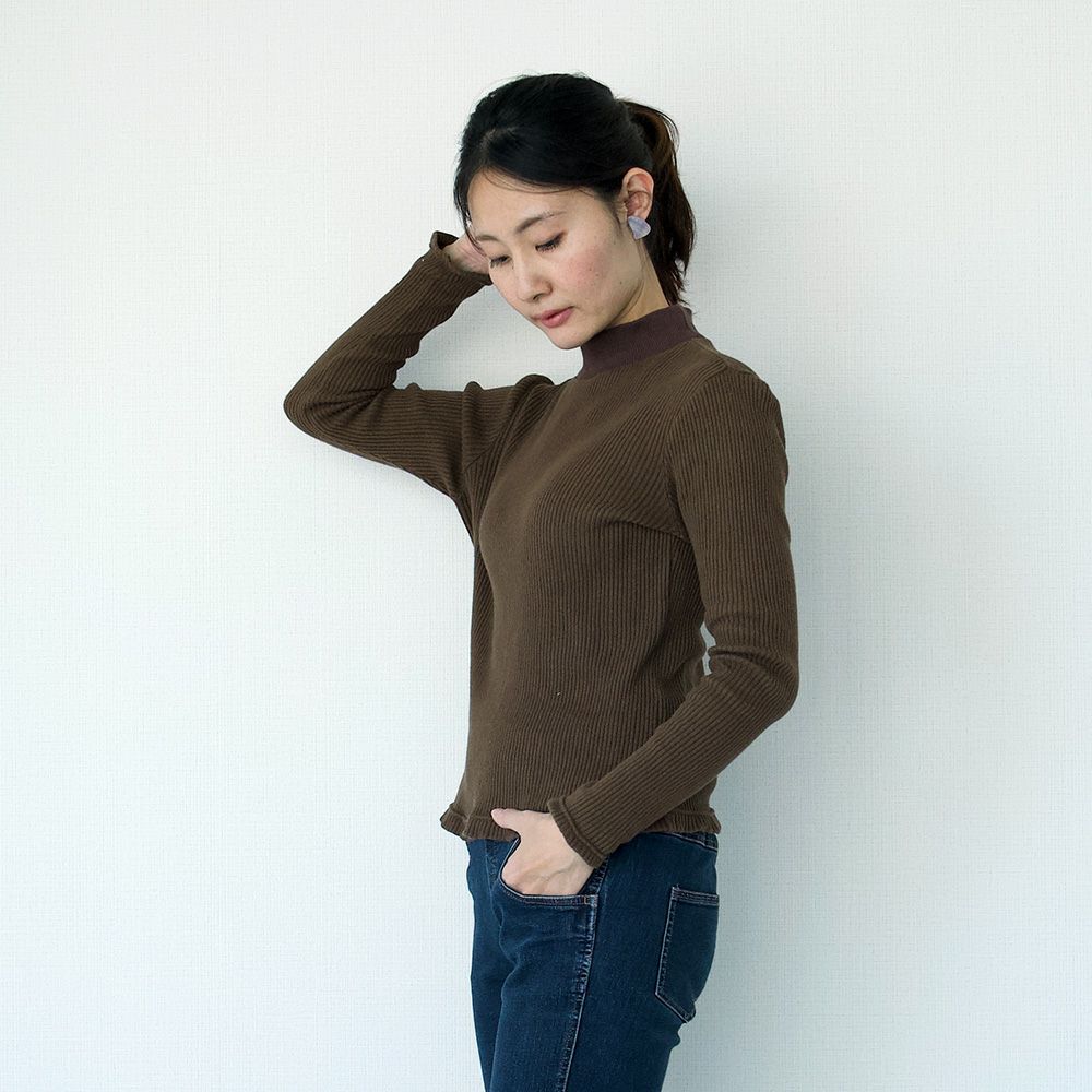 チクチクしない天然コットンニット茶タートルネック