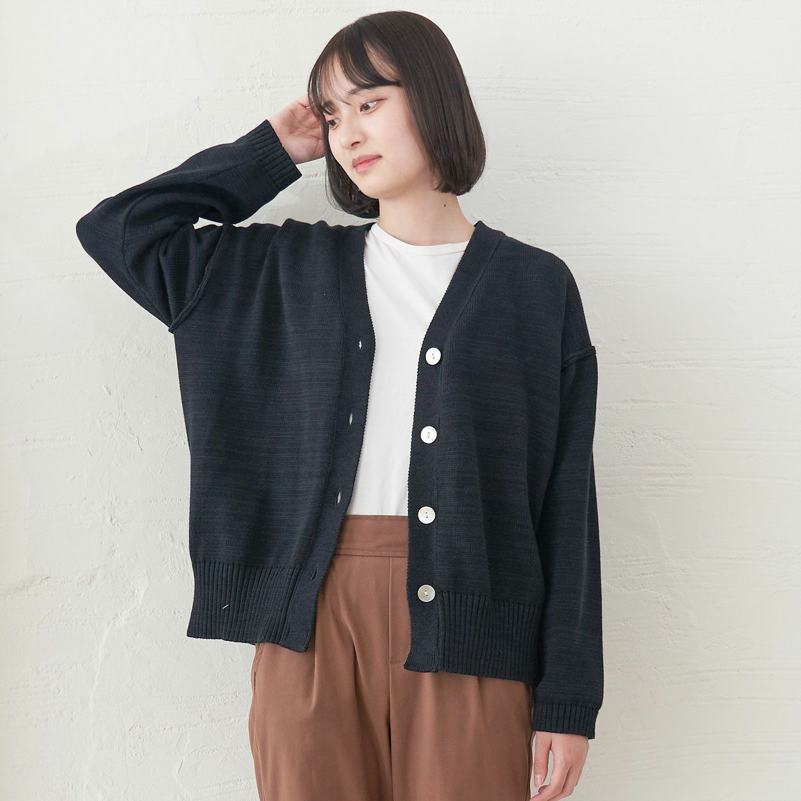 洗濯できるコットンニットカーディガン黒ブラック制服