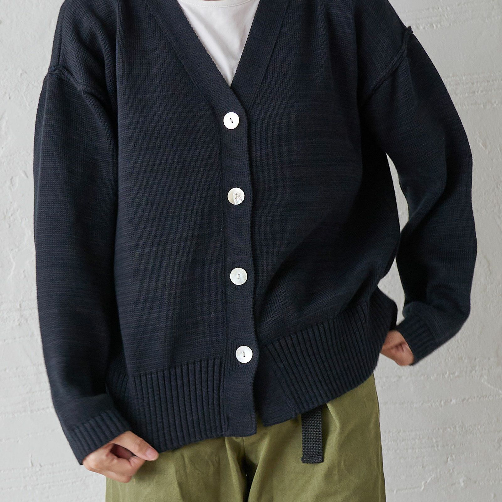 洗濯できるコットンニットカーディガン黒ブラック制服