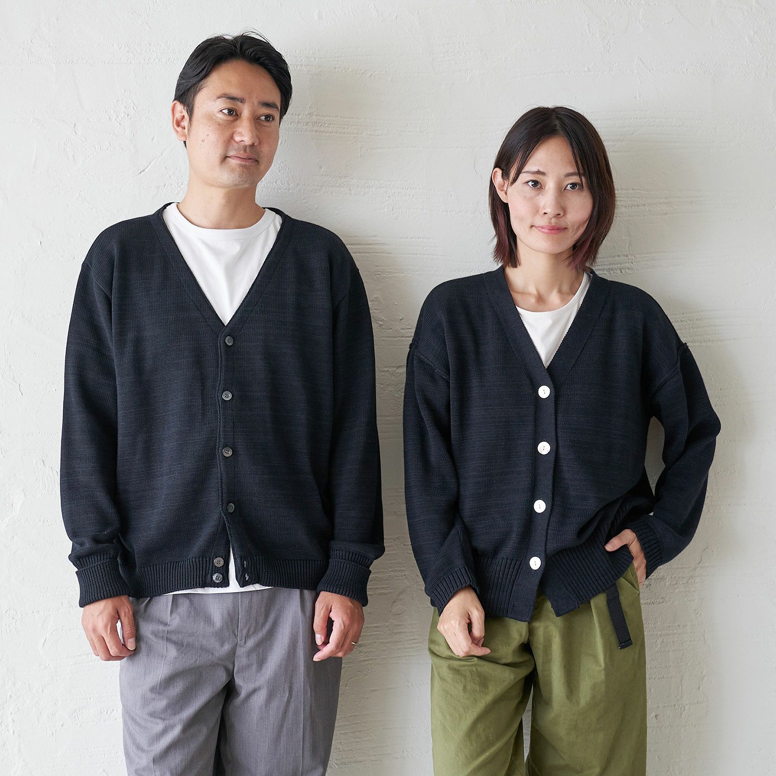 コットンニットカーディガン黒ブラックペアコーデ