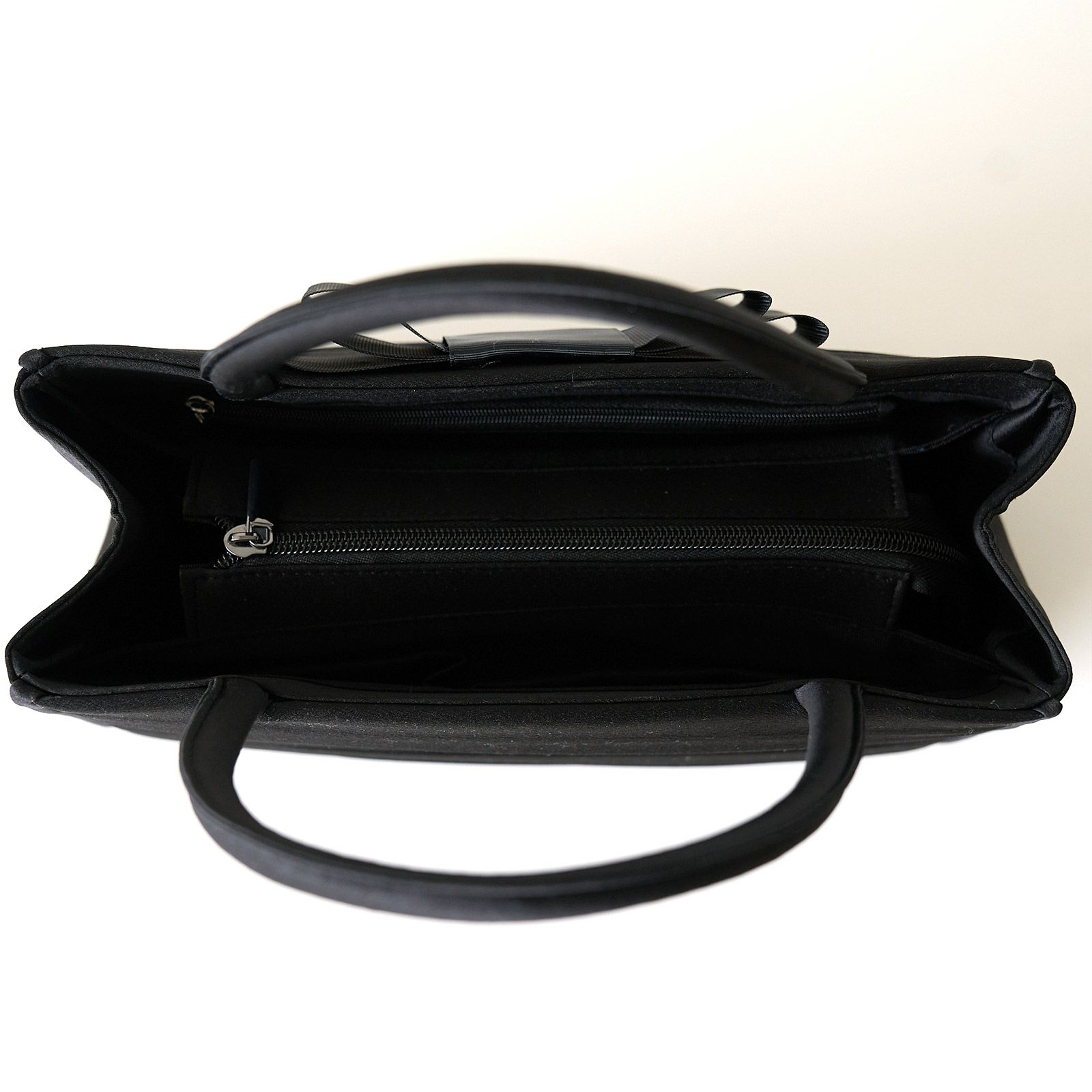 老舗店コラボのフォーマルバッグふた付き大きめA4二つ折り