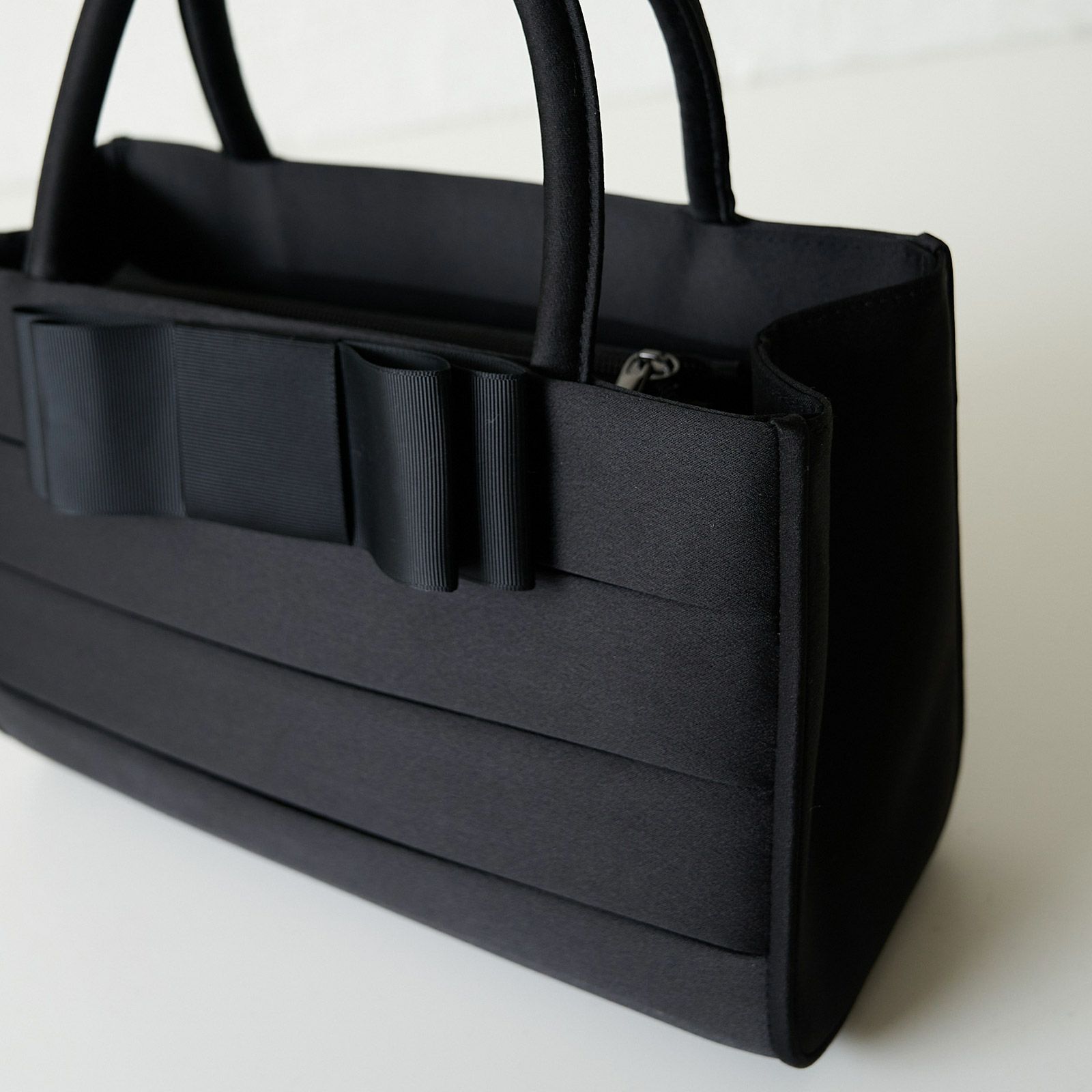 老舗店コラボのフォーマルバッグ大きめA4二つ折り収納