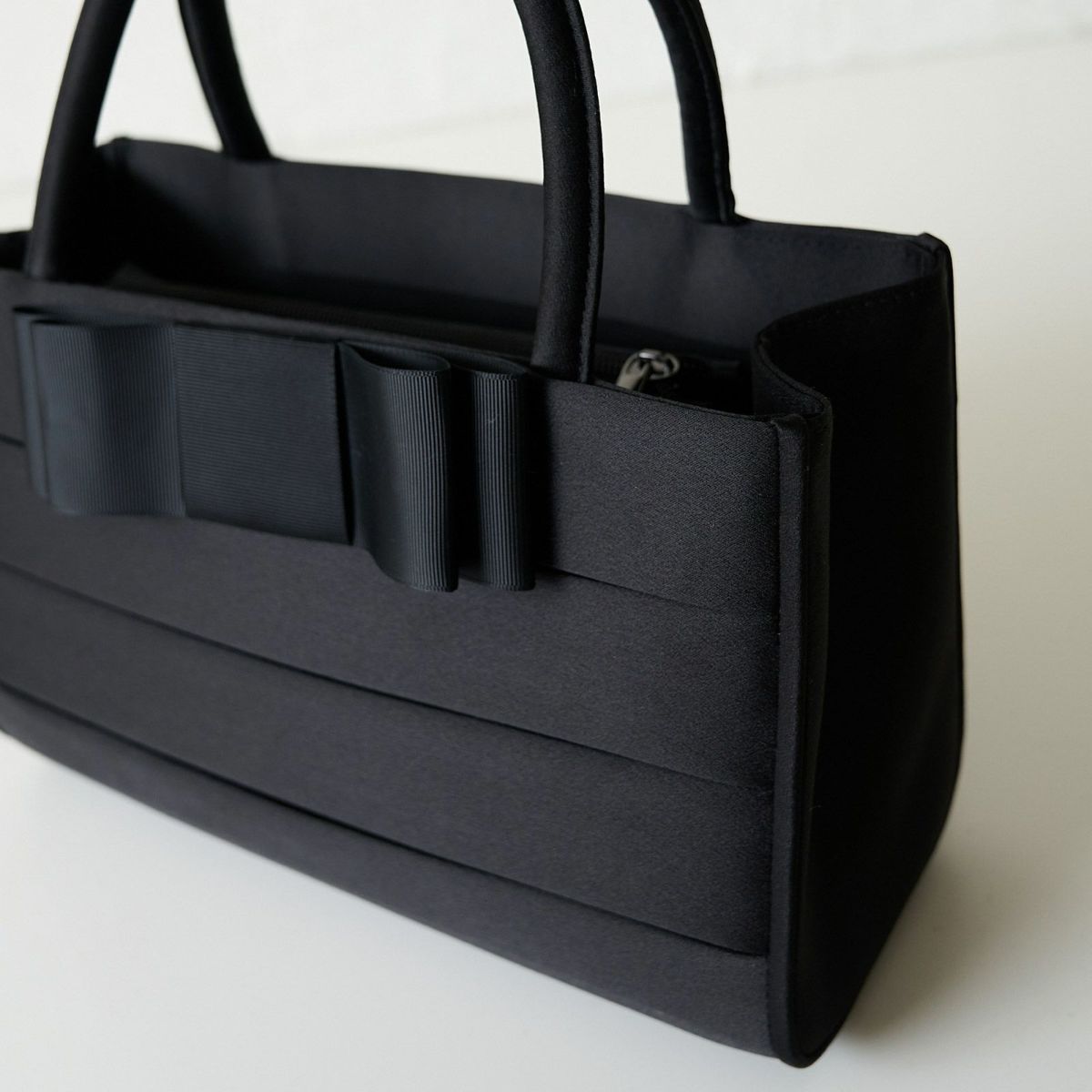 老舗店コラボのフォーマルバッグ大きめA4二つ折り収納