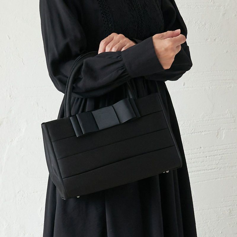 老舗店コラボのフォーマルバッグ大きめA4二つ折り収納