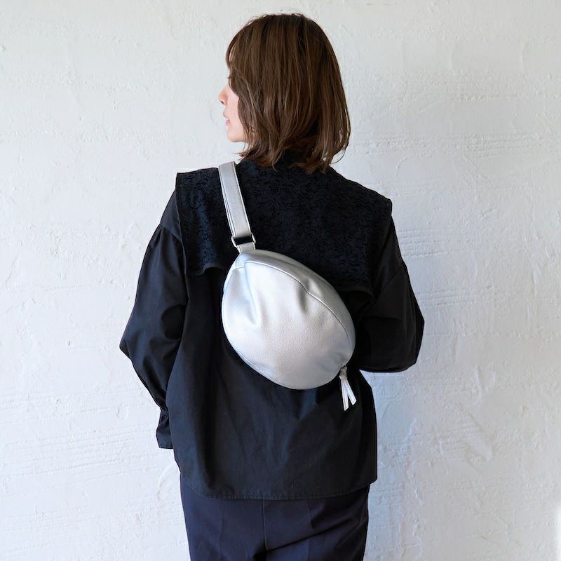 ♡専用♡ マチ広ふりるバッグ　マチ付きポーチ　ショルダー紐　ハンドメイド ♡専用♡ マチ広ふりるバッグ マチ付きポーチ ショルダー紐