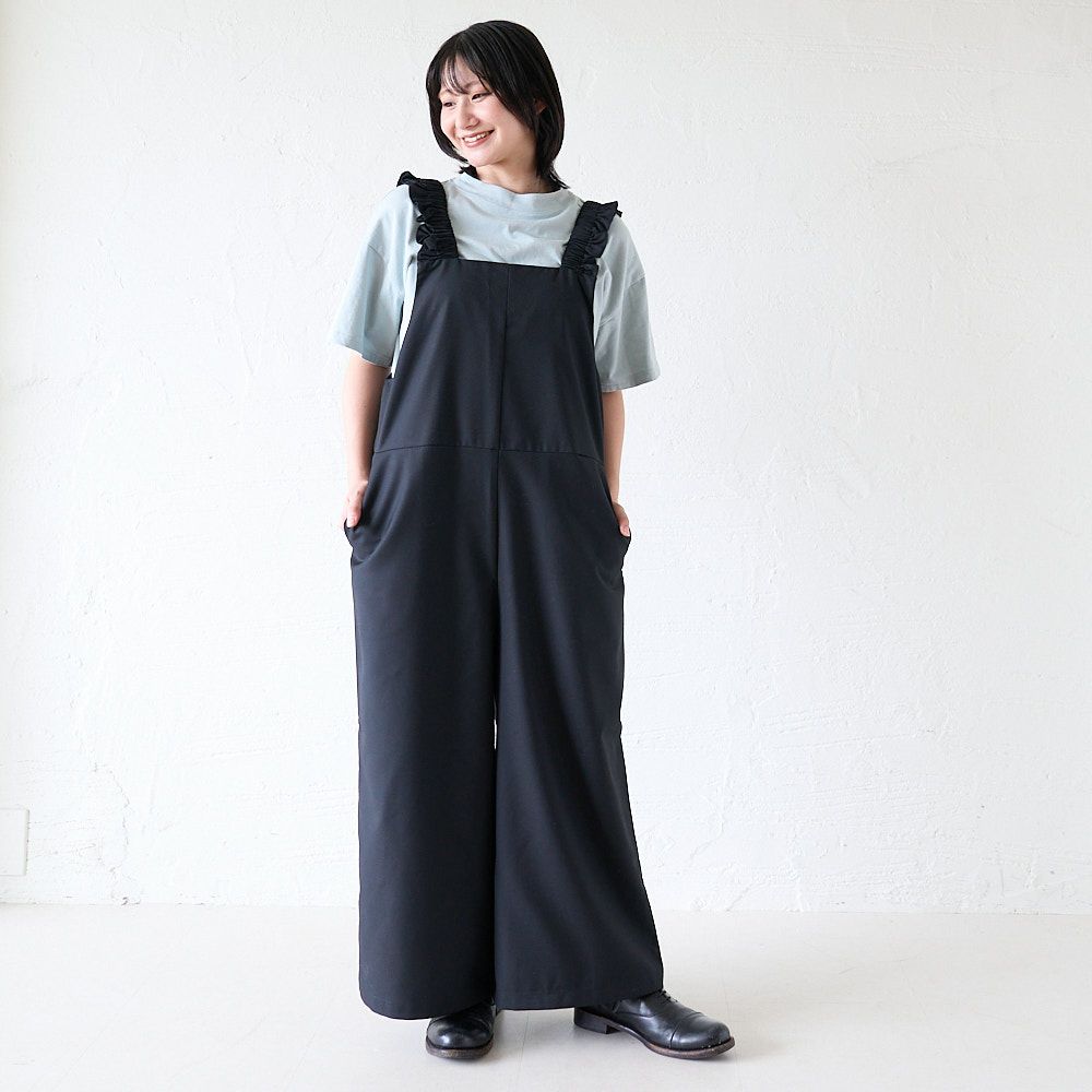 大人可愛いフリルサロペットパンツ(ブラック) 小柄さん | もりのがっ