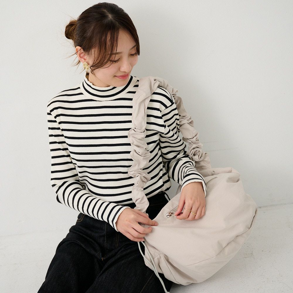 フリルころんとポーチ　(ベージュ)