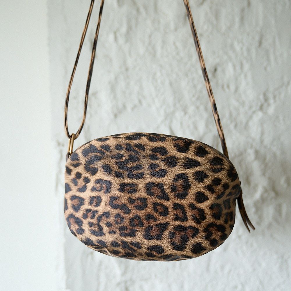 ころんとポーチMサイズ 細紐 (豹柄)