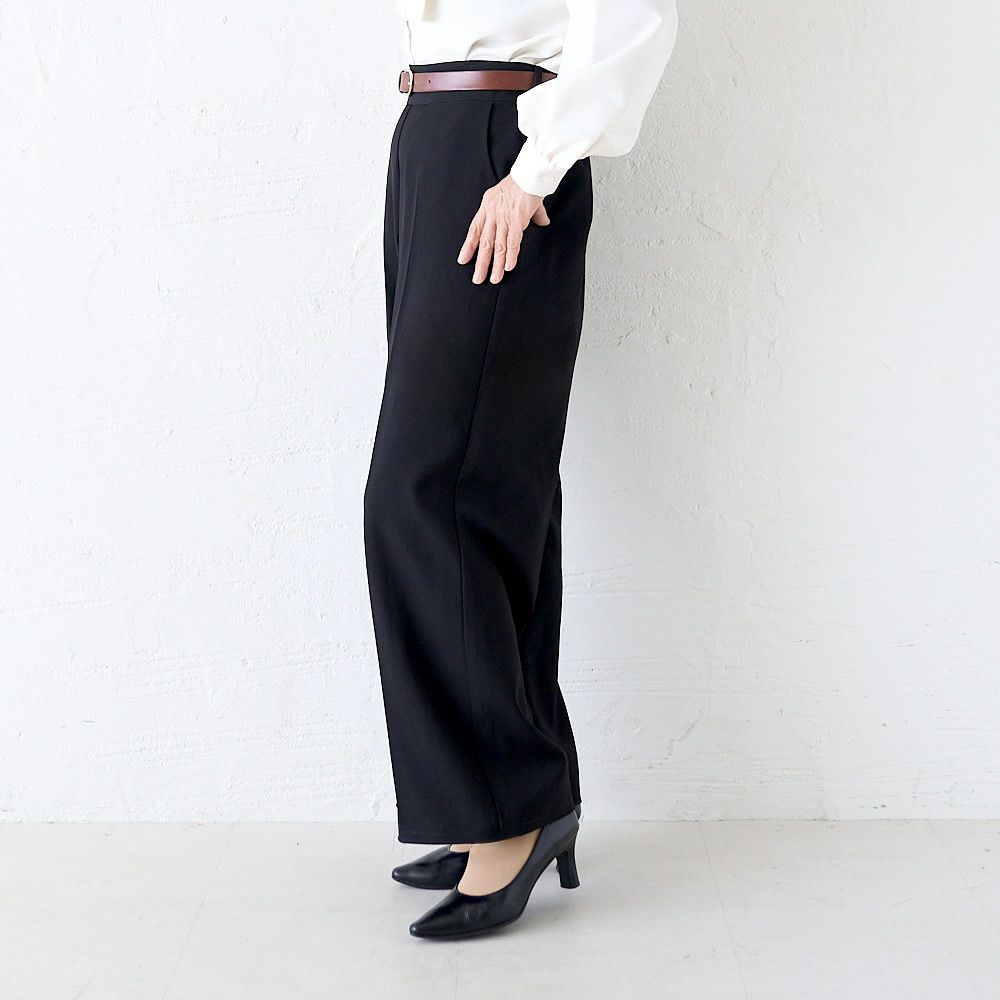 もりのがっこうのセレモニーコーデ ハイウエストでシルエットが綺麗なパンツ