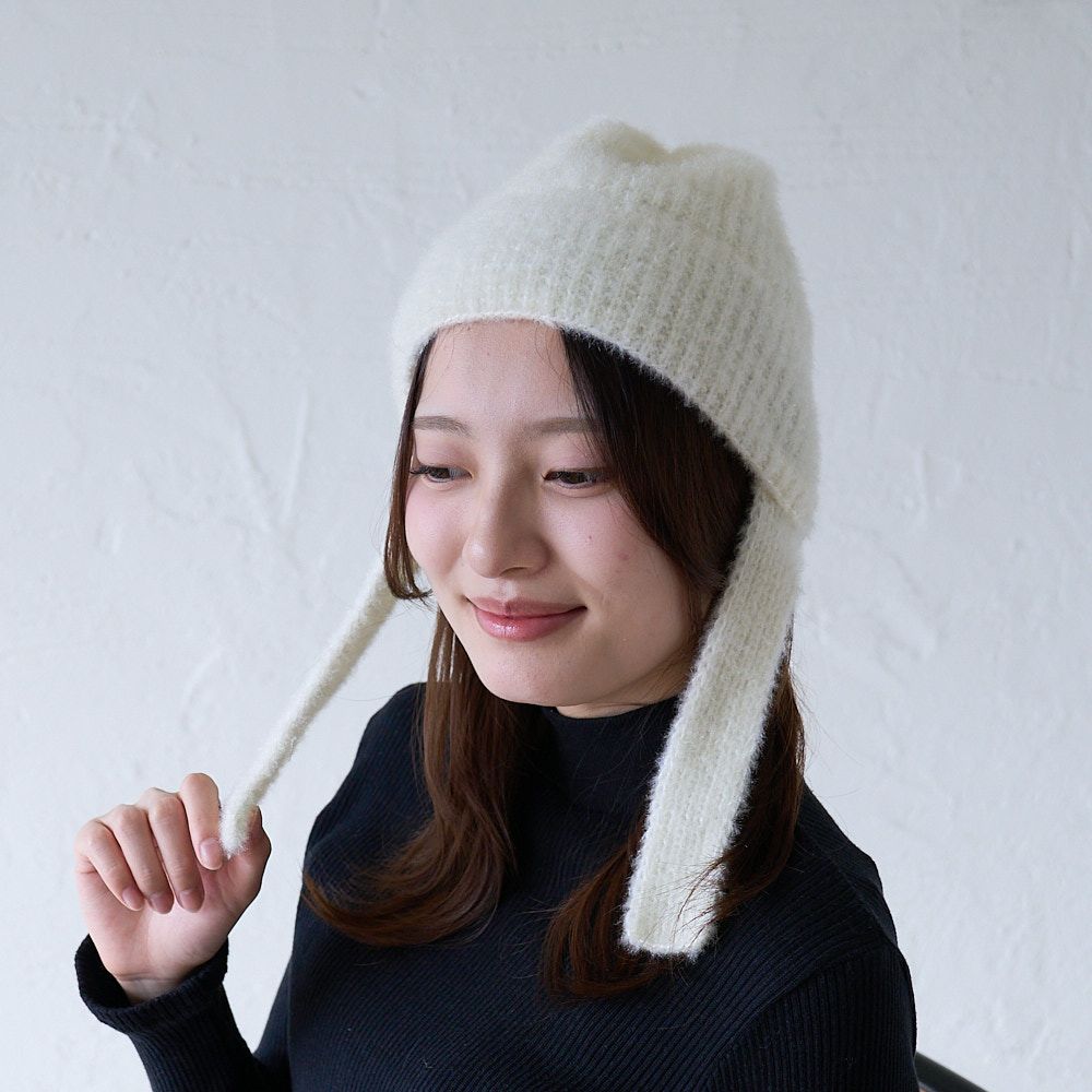手編み 締め付け感のない 紐付きニット帽（ホワイト） | もりのがっ