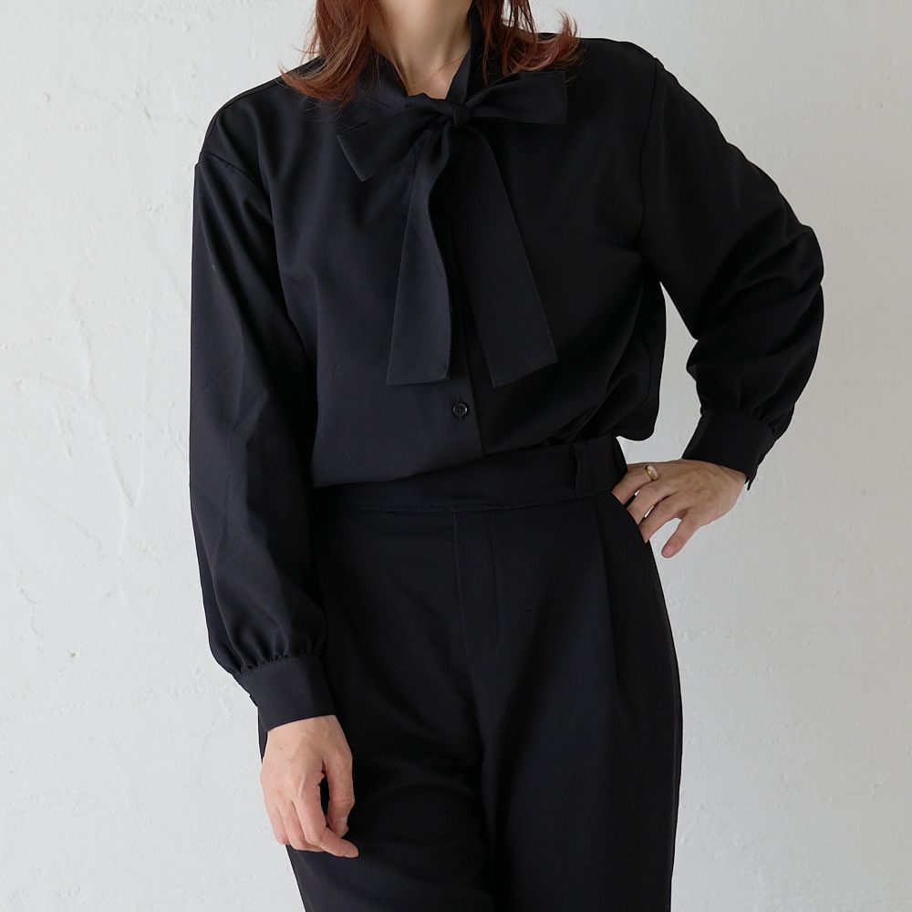 とろみ素材ボウタイ長袖ブラウス（ブラック）