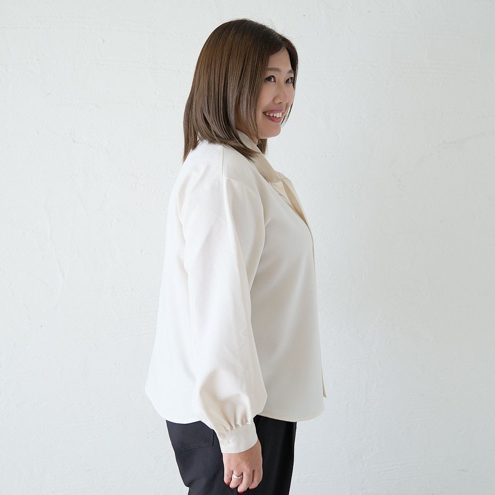 とろみ素材ボウタイ長袖ブラウス（ブラック）