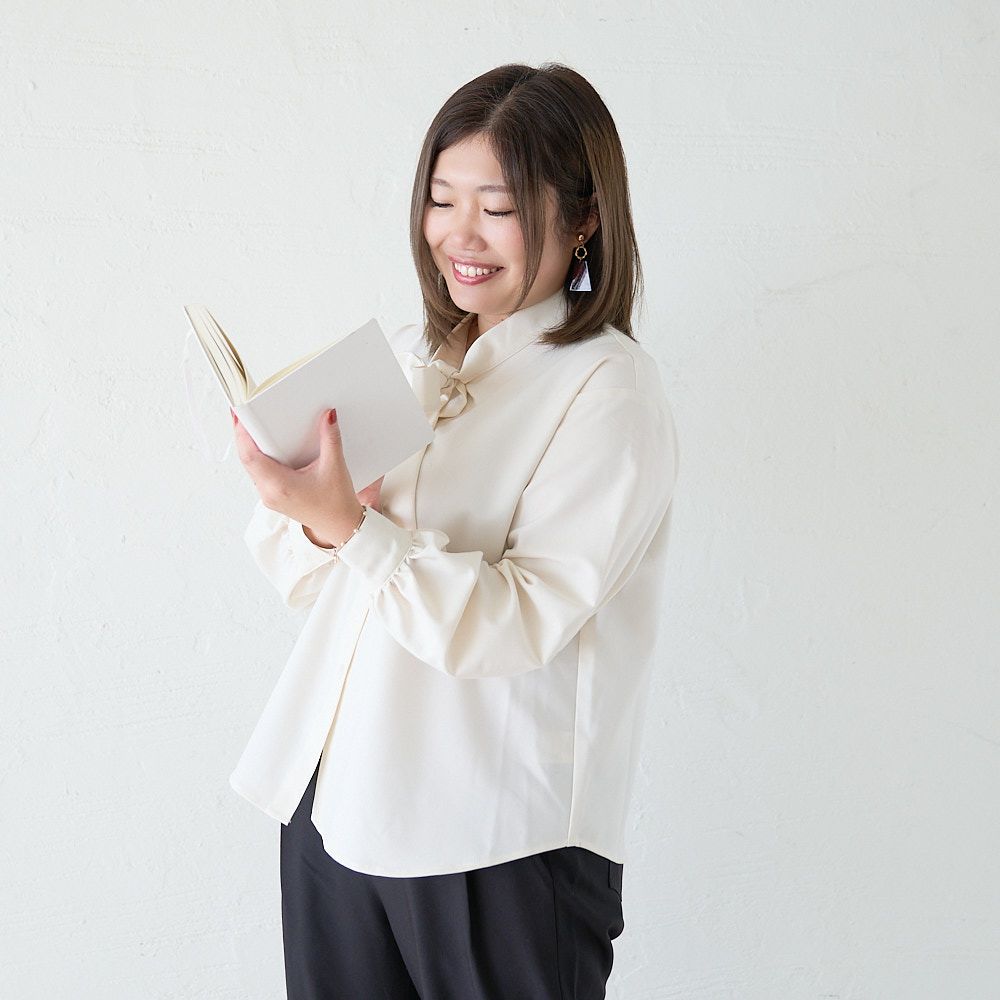 とろみ素材ボウタイ長袖ブラウス（ブラック）